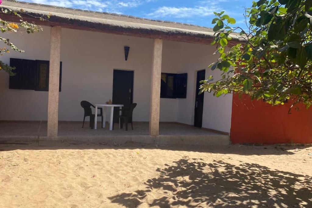 Palmarin Nguedj Petite Maison En Bord De Mer מראה חיצוני תמונה