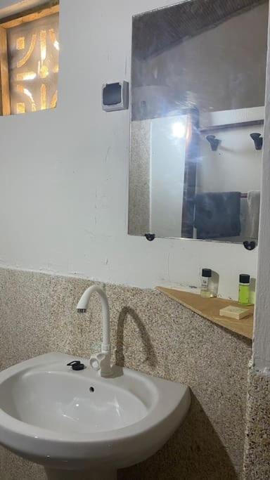 Palmarin Nguedj Petite Maison En Bord De Mer מראה חיצוני תמונה